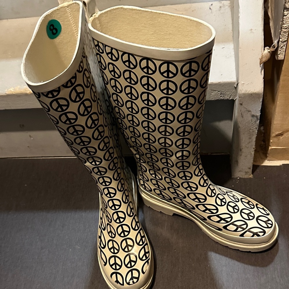 Groove Peace Symbol Women's Rain Boots - Black and Cream